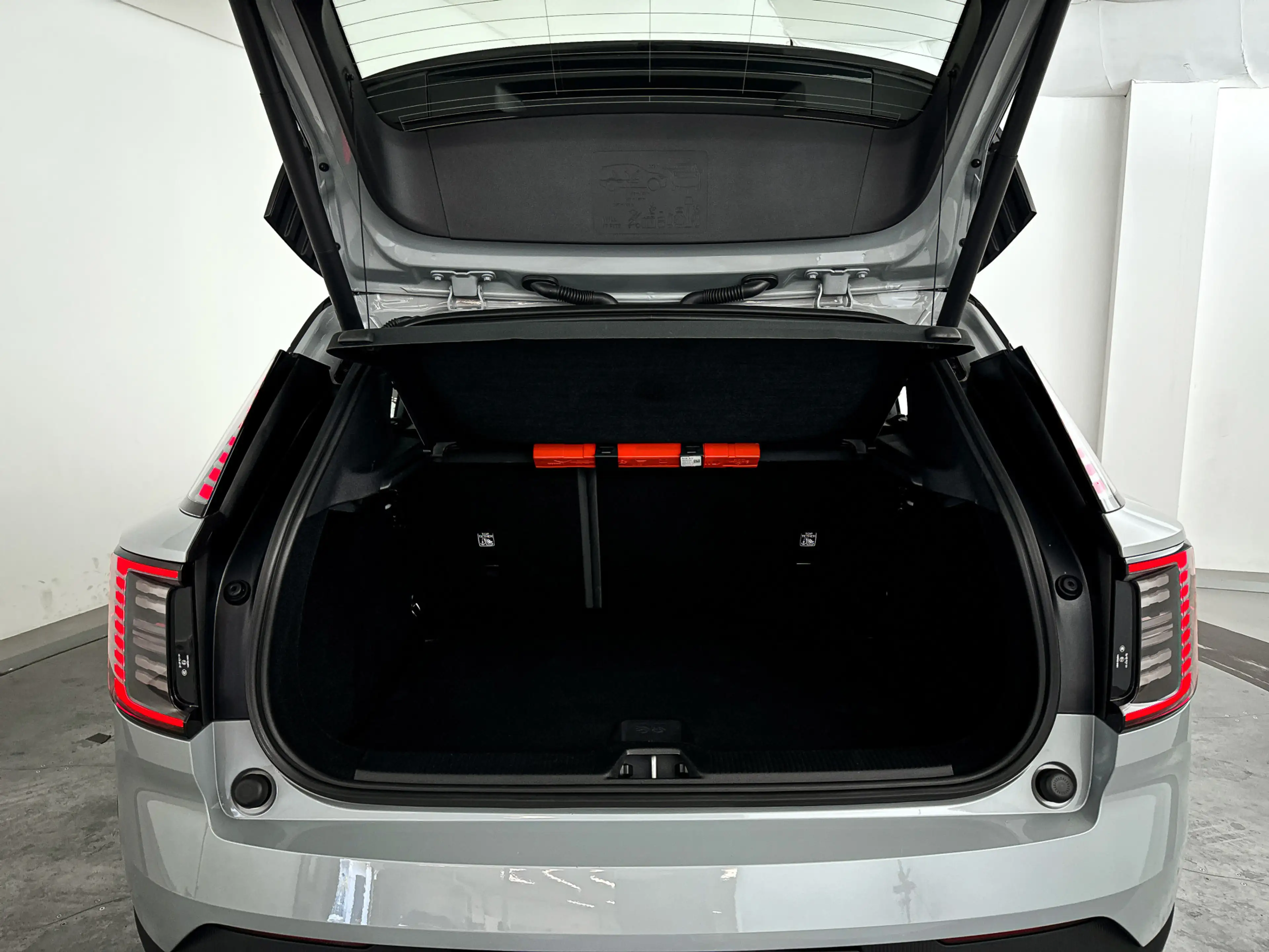 Volvo EX30 Single Motor Extended Range Plus 69 kWh | Parkeerc — photo 12