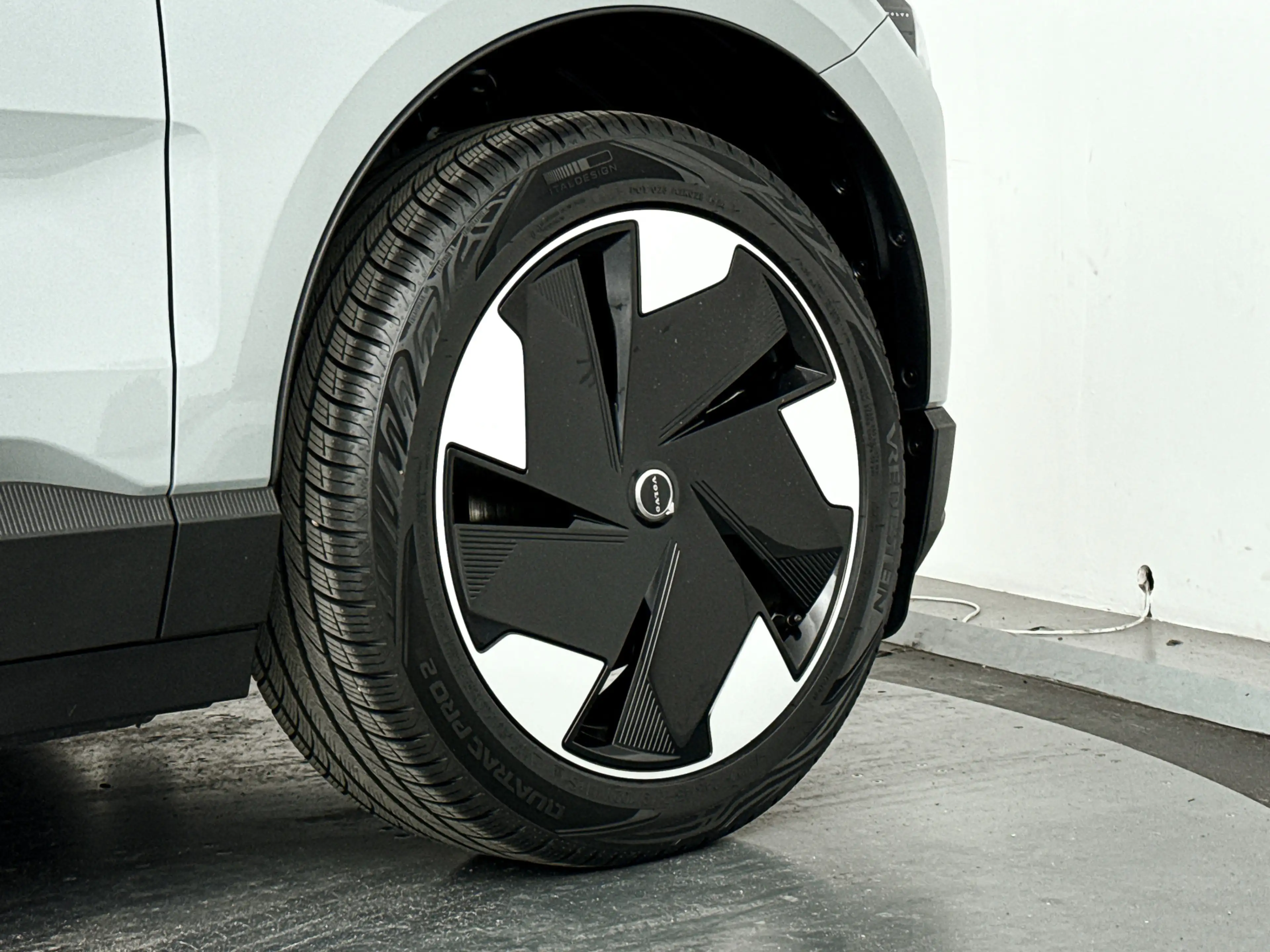 Volvo EX30 Single Motor Extended Range Plus 69 kWh | Parkeerc — photo 33