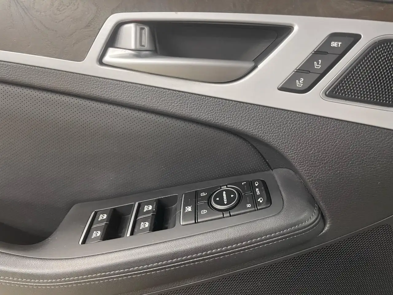 Hyundai Genesis photo Hyundai Genesis