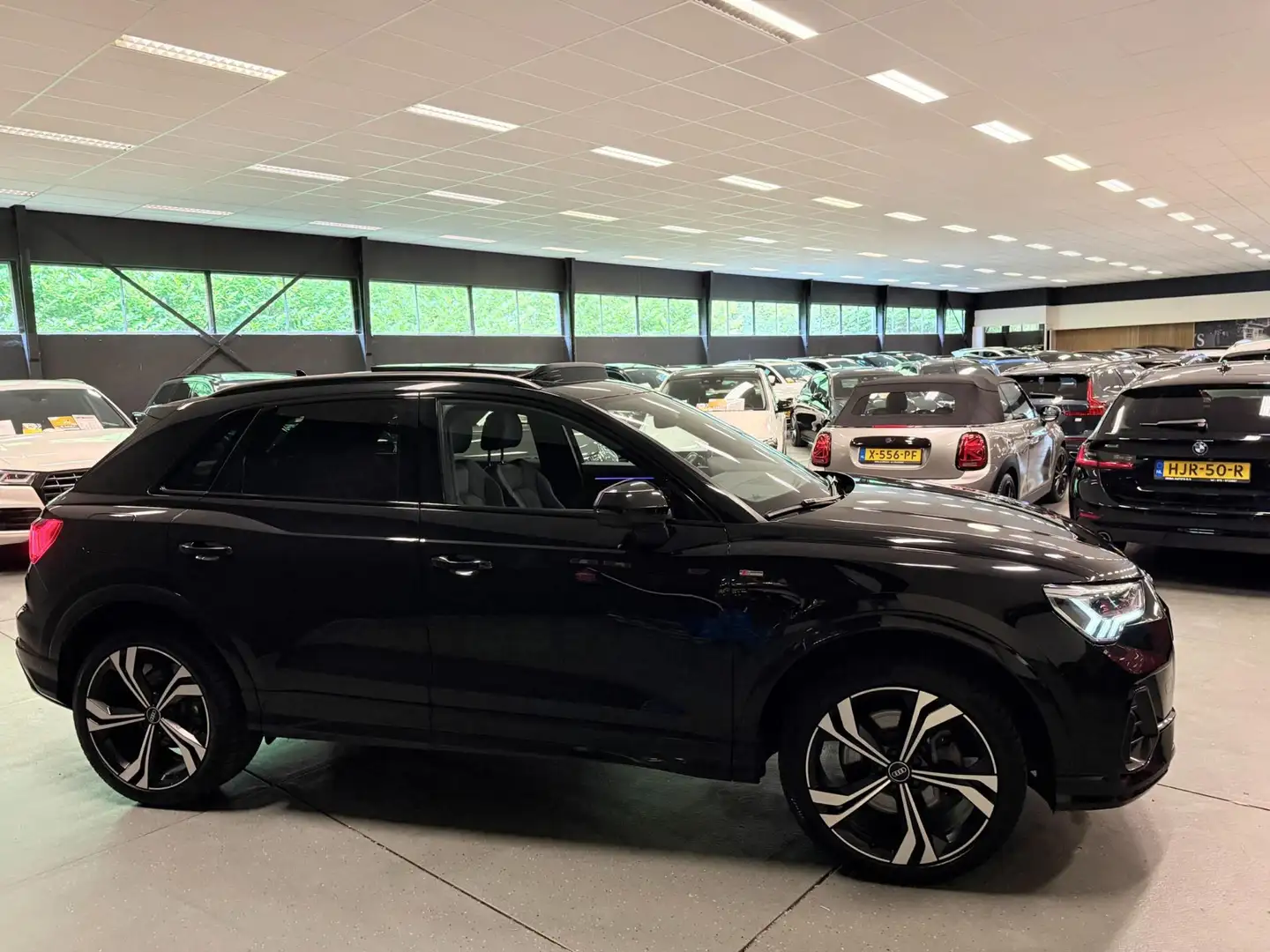 Audi Q3 45 TFSI e S-LINE BLACK-EDITION 20'' PANO/LED/DAB/S Zwart - 2