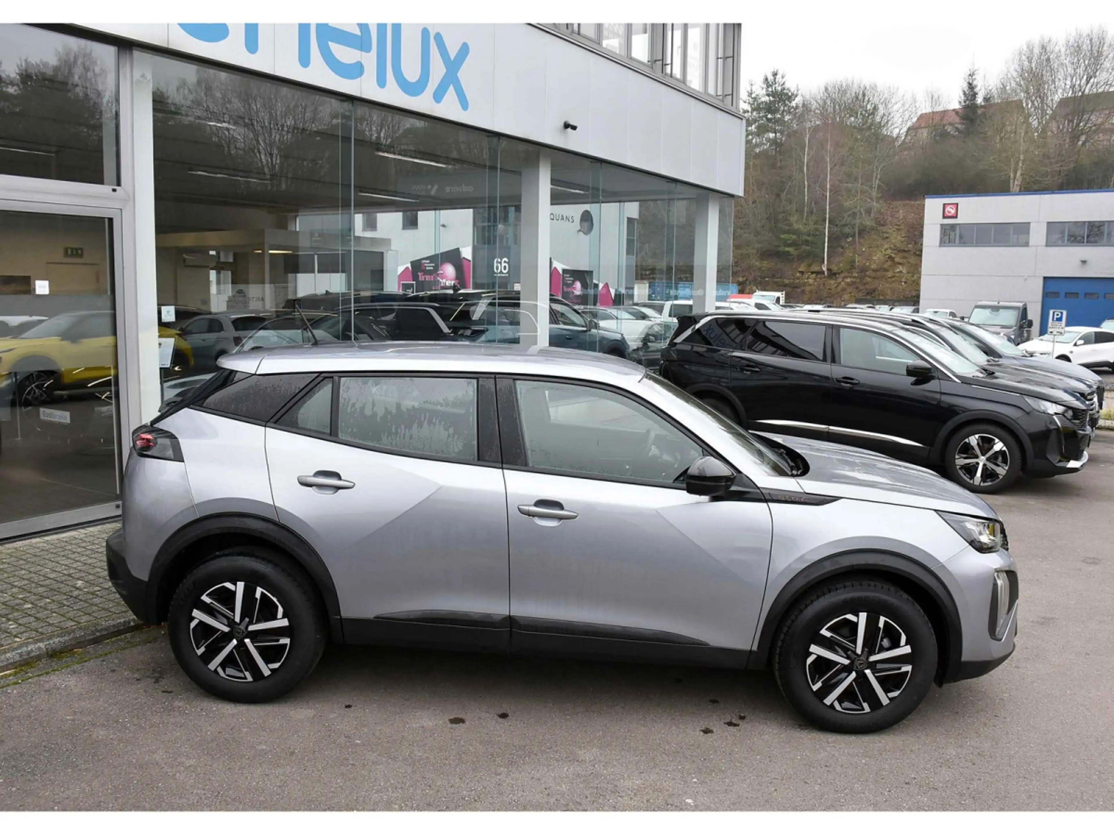 Peugeot 2008 1.2 Style REGUL SMARTPHONE LANE PDC 1° M. — photo 3