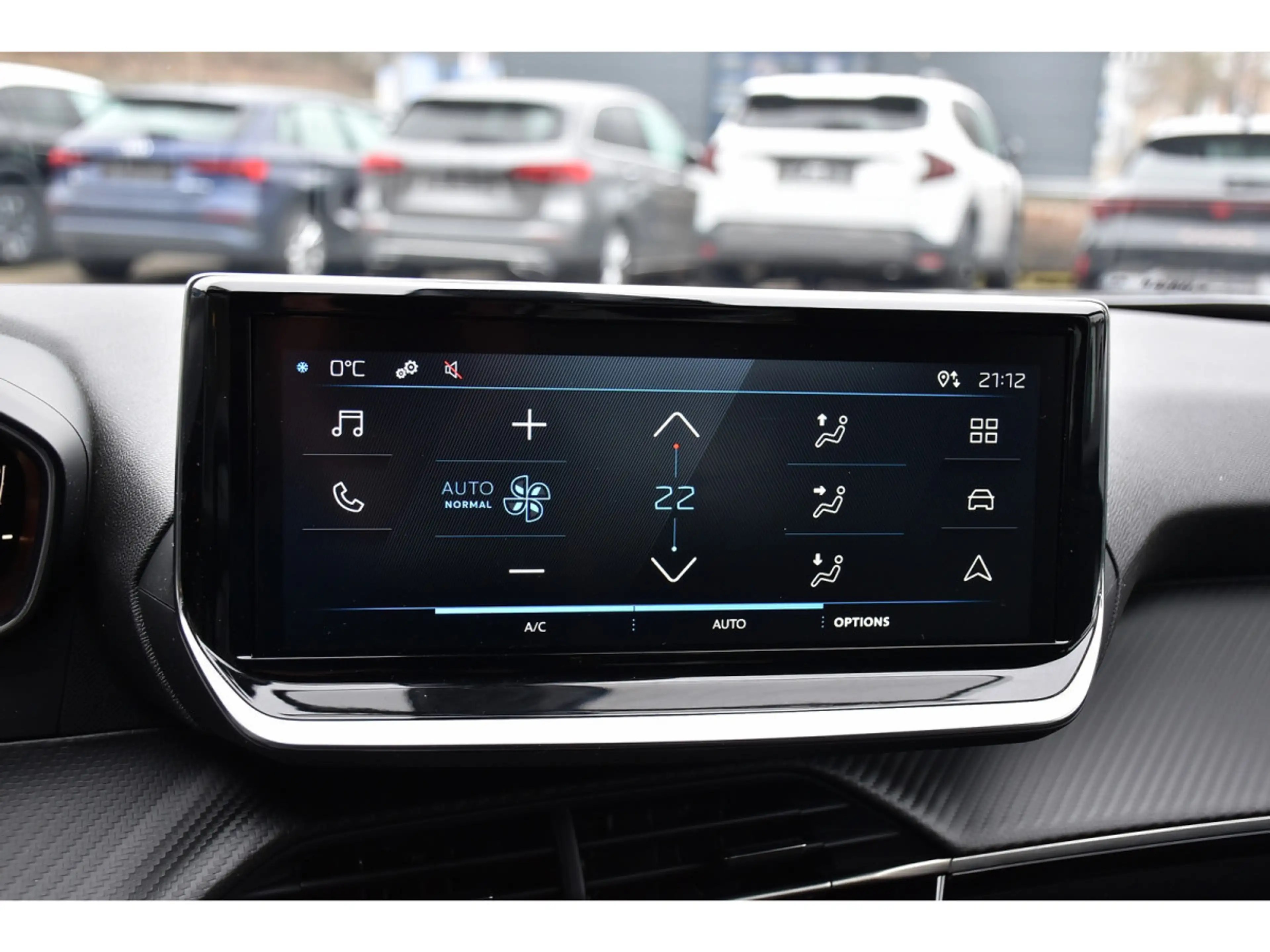 Peugeot 2008 1.2 Style REGUL SMARTPHONE LANE PDC 1° M. — photo 14