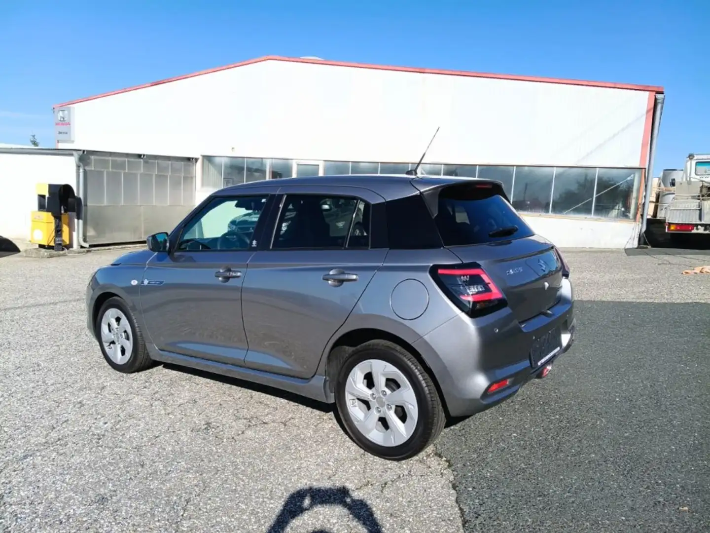 Suzuki Swift 1,2  Shine Hybrid Automatik Grau - 2
