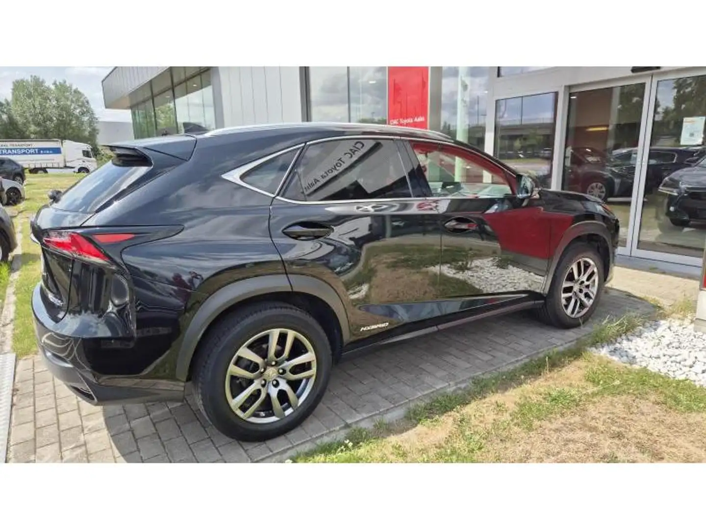 Lexus NX 300h Executive Line Zwart - 2