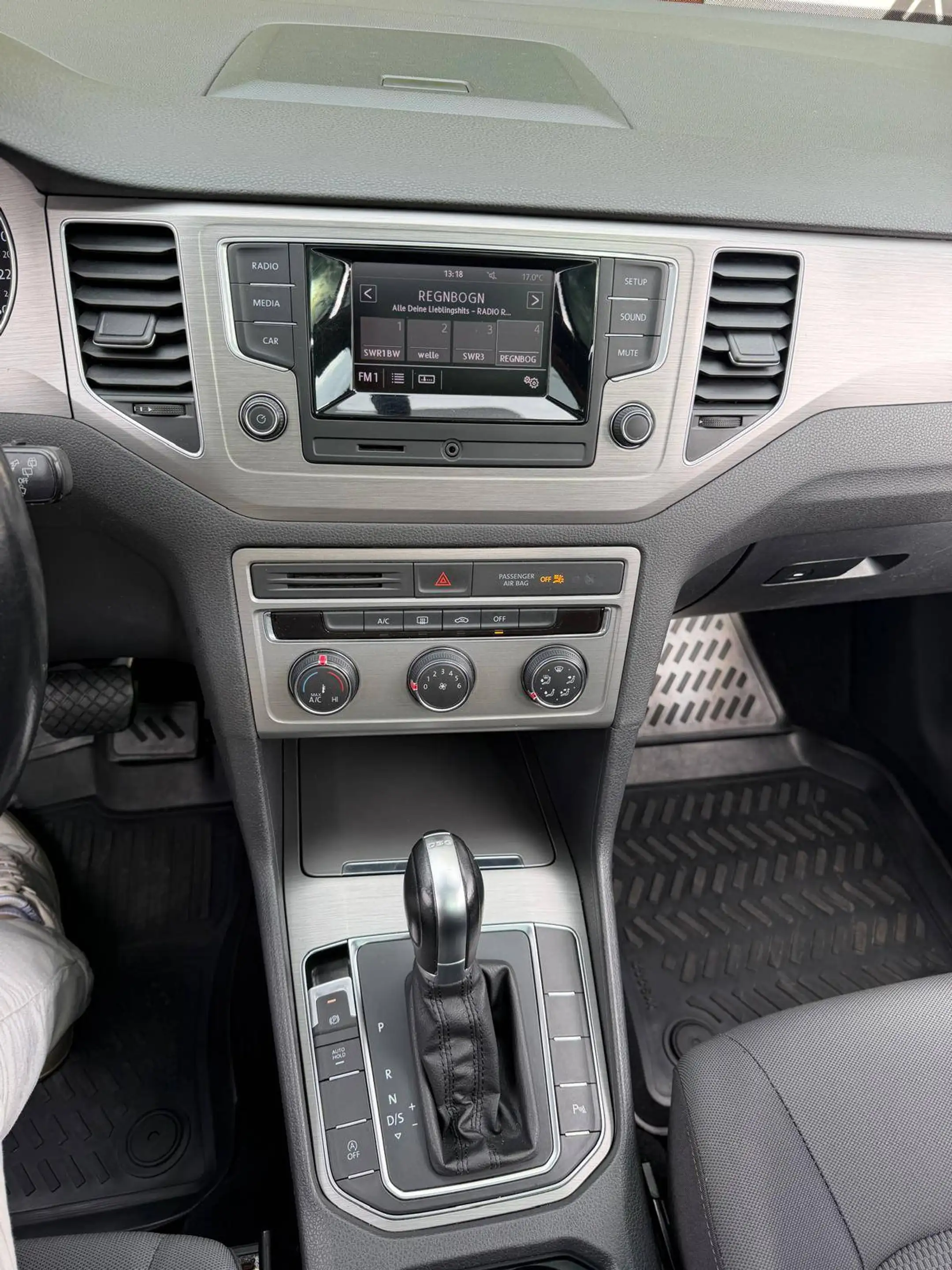 Volkswagen Golf Sportsvan Comfortline // 2-Hand // Automatik // Panorama // Schiebedach // Anhängerkupplung // — photo 13