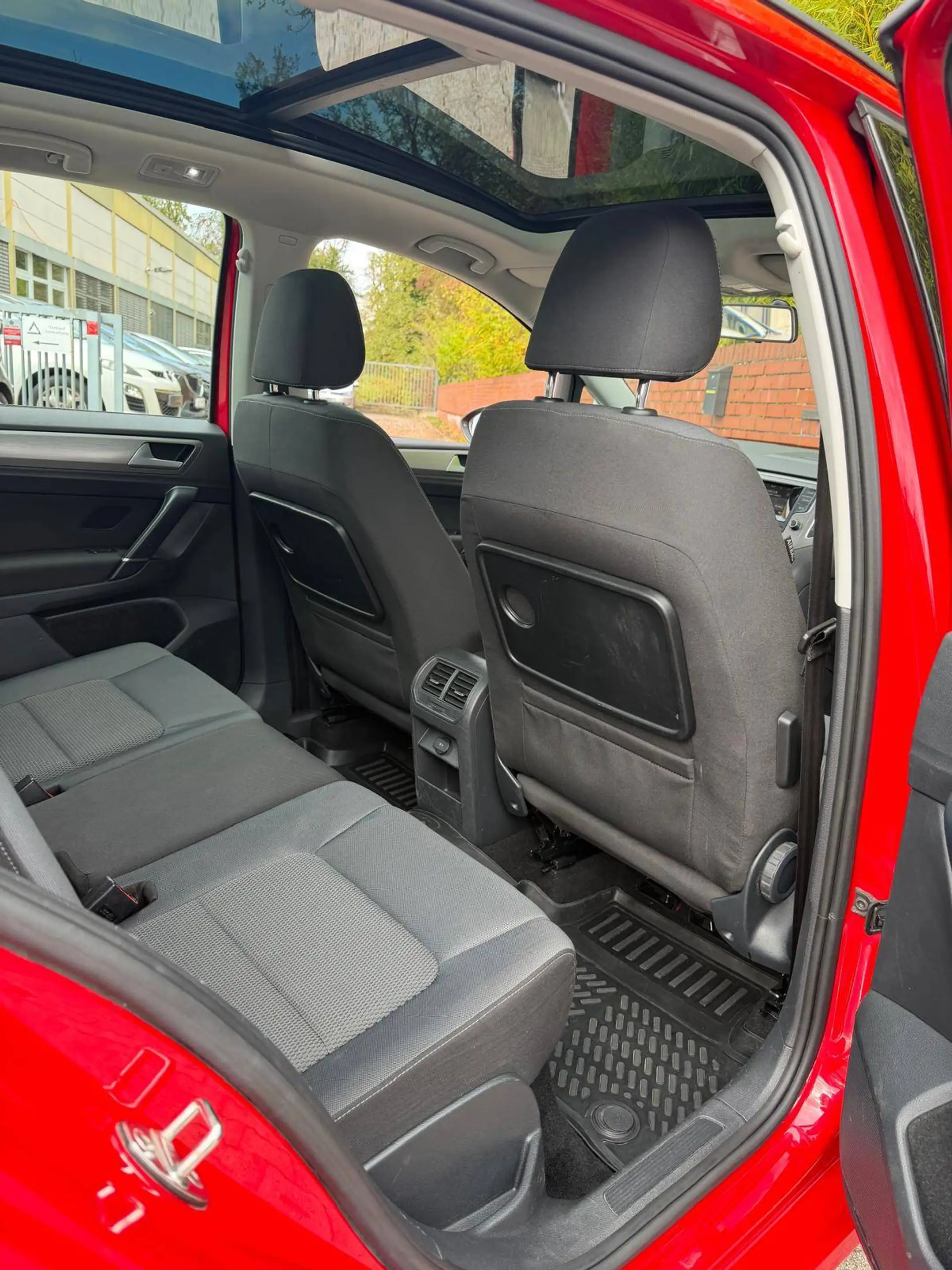 Volkswagen Golf Sportsvan Comfortline // 2-Hand // Automatik // Panorama // Schiebedach // Anhängerkupplung // — photo 8