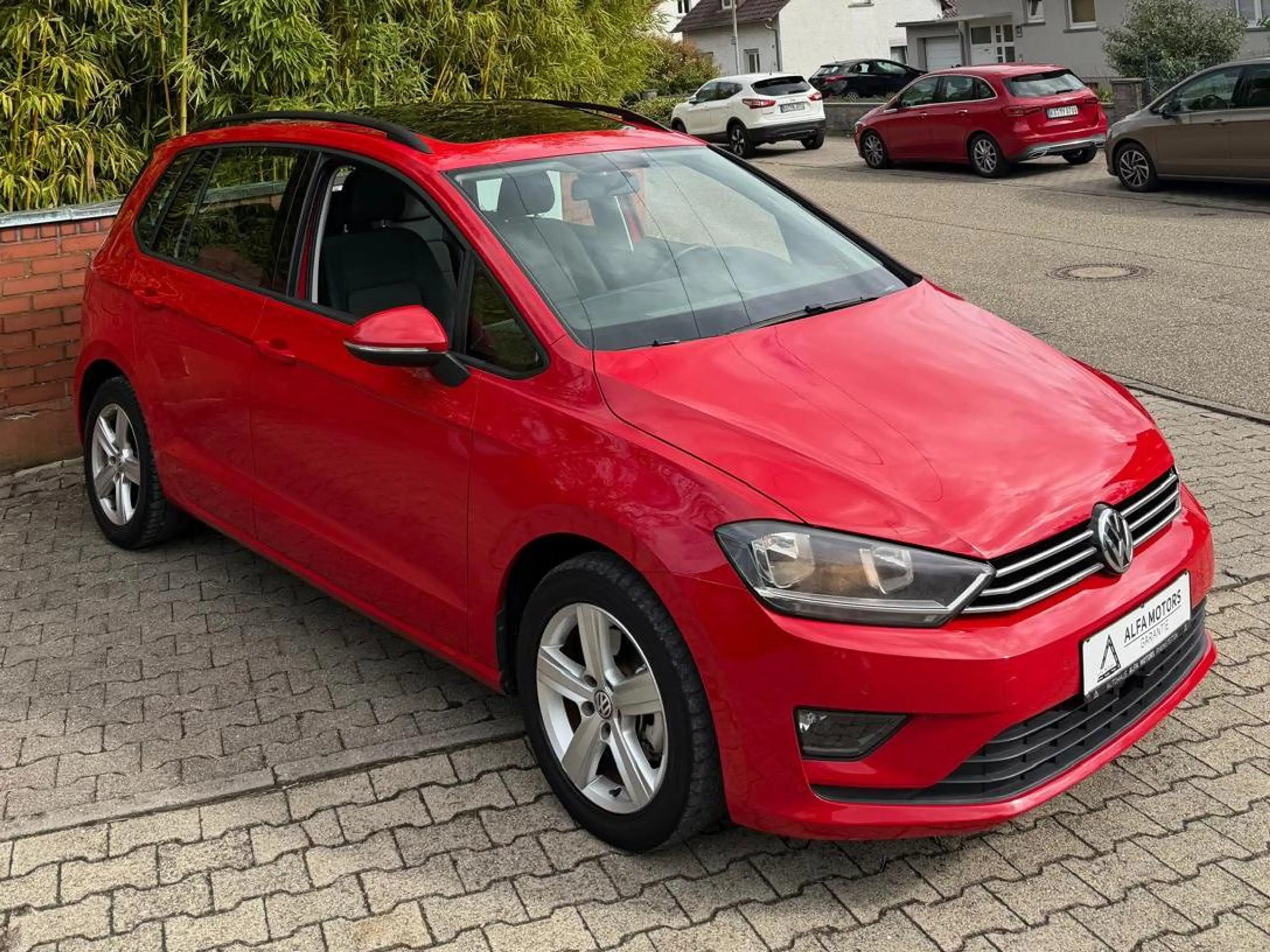 Volkswagen Golf Sportsvan Comfortline // 2-Hand // Automatik // Panorama // Schiebedach // Anhängerkupplung // — photo 3