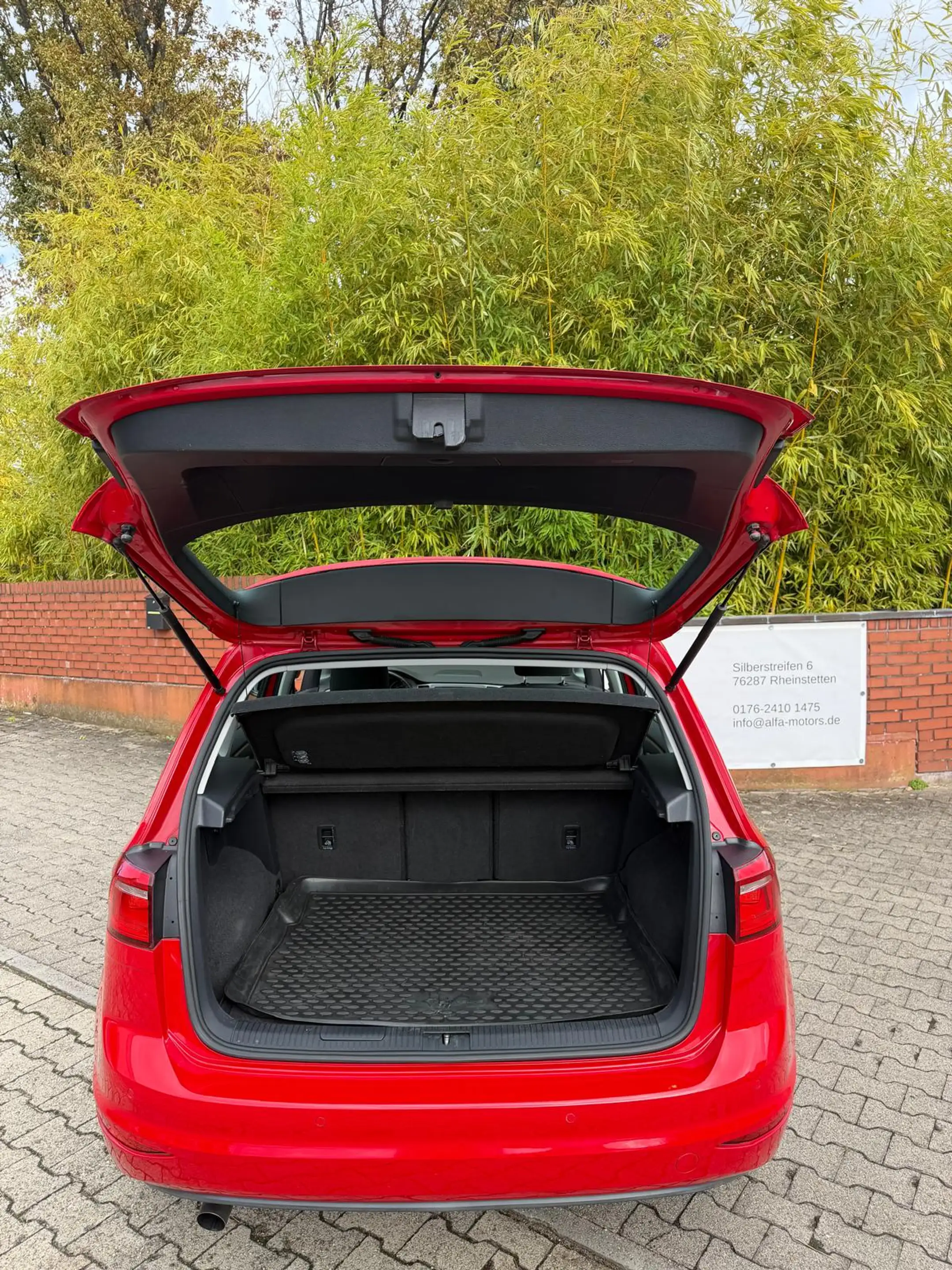 Volkswagen Golf Sportsvan Comfortline // 2-Hand // Automatik // Panorama // Schiebedach // Anhängerkupplung // — photo 6
