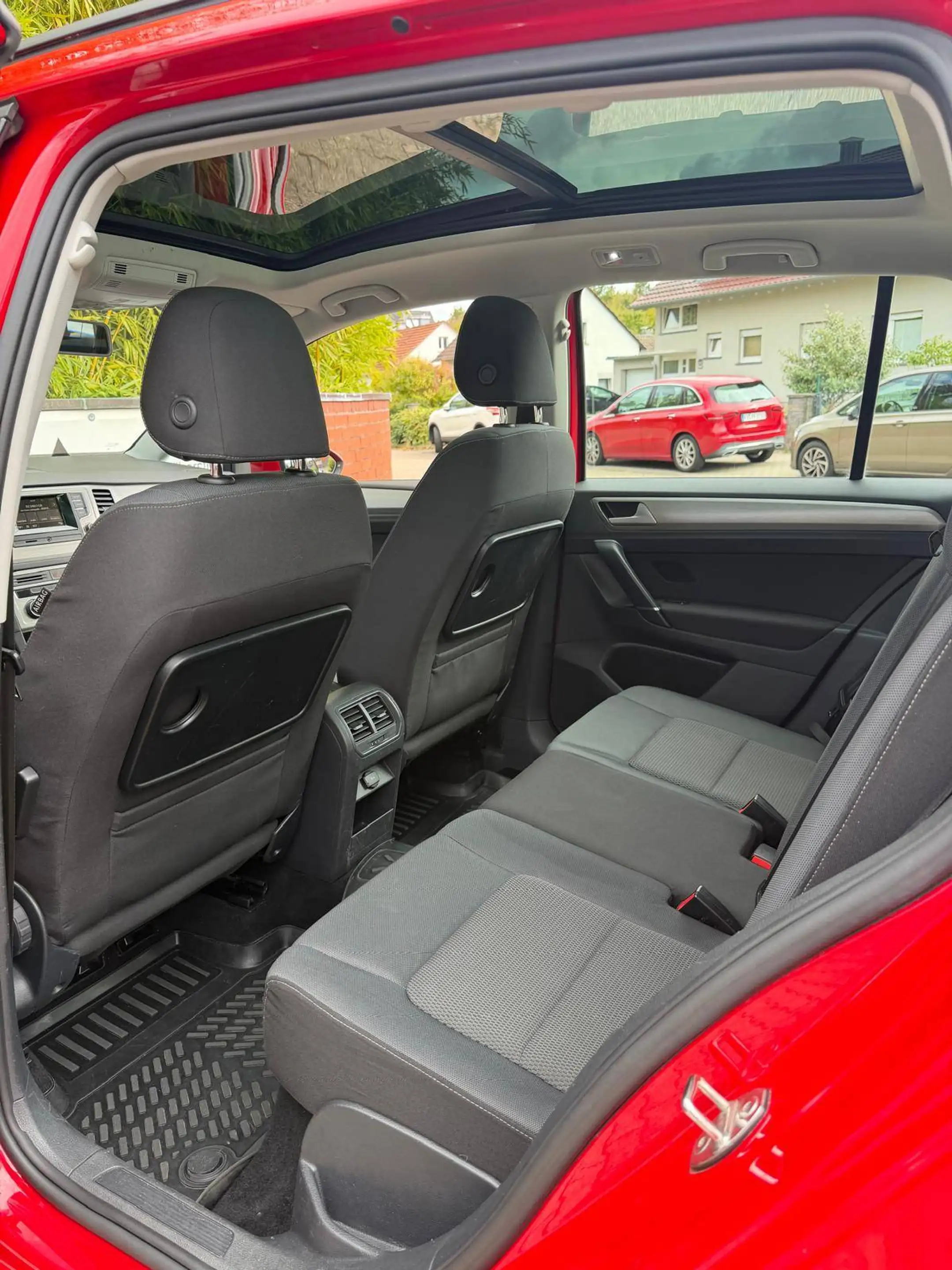 Volkswagen Golf Sportsvan Comfortline // 2-Hand // Automatik // Panorama // Schiebedach // Anhängerkupplung // — photo 9