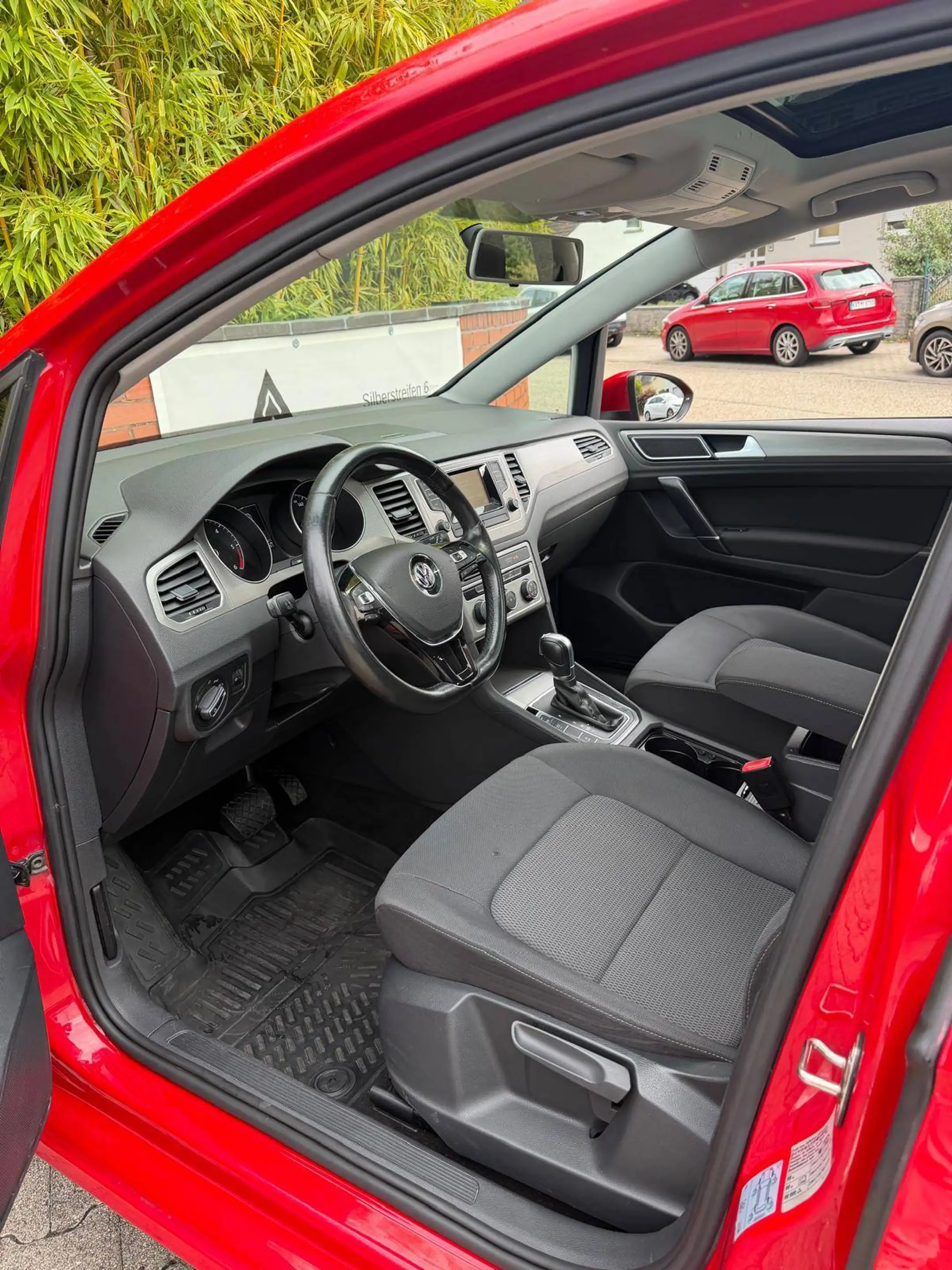 Volkswagen Golf Sportsvan Comfortline // 2-Hand // Automatik // Panorama // Schiebedach // Anhängerkupplung // — photo 10