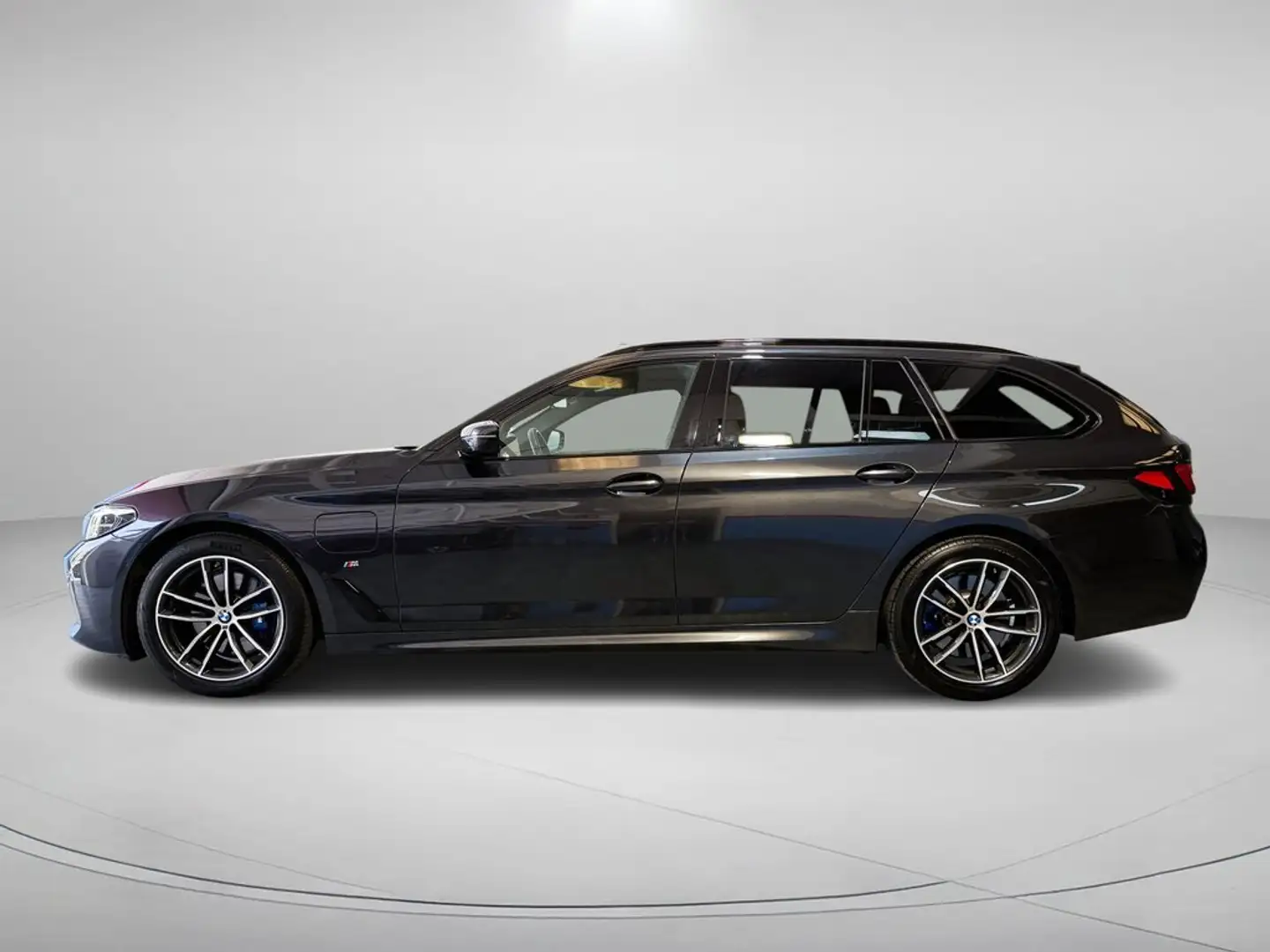 BMW Active Hybrid 5 530e xDrive Touring Schwarz - 2