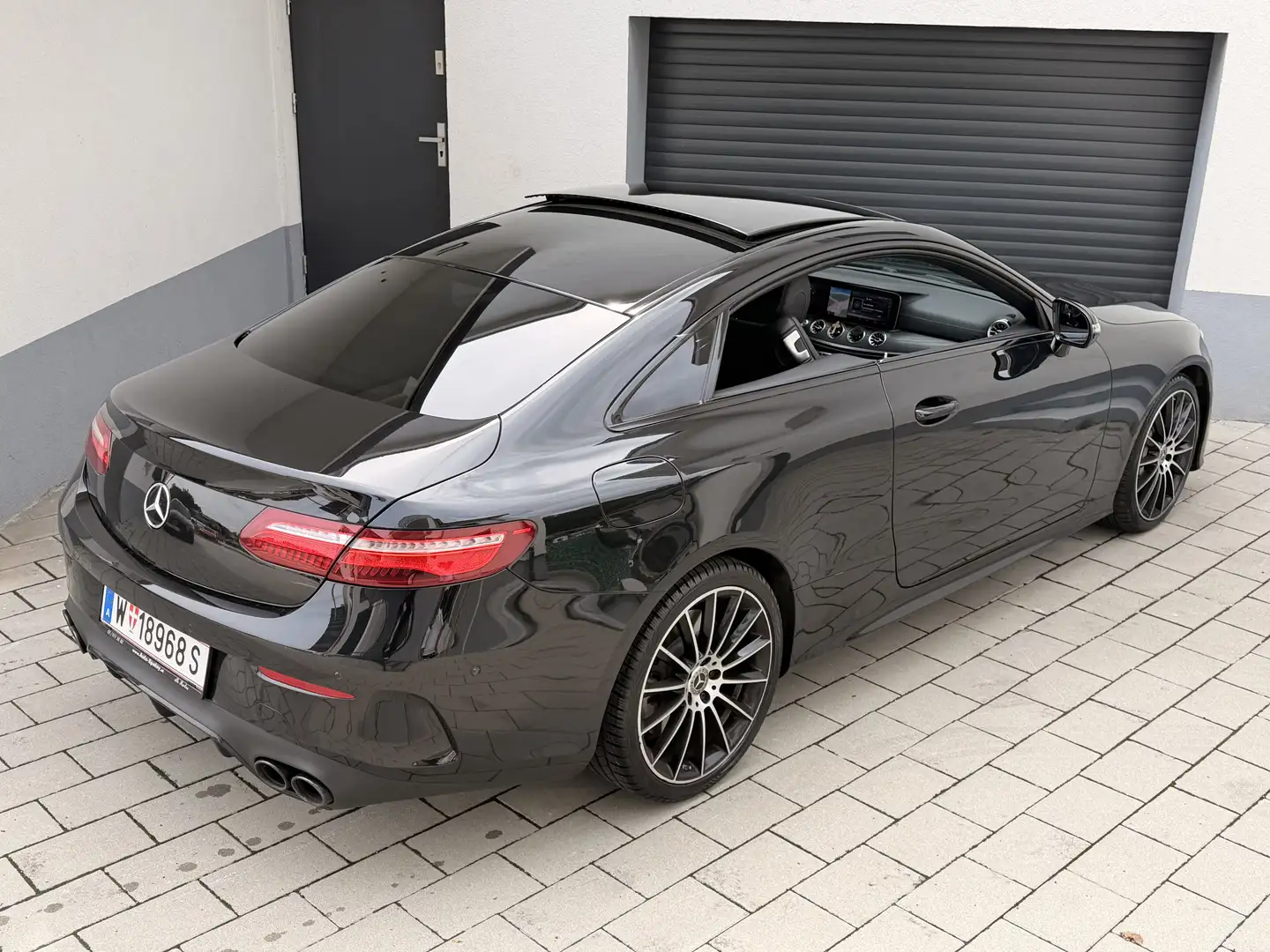 Mercedes-Benz E 400 4MATIC AMG / Lückenlose Mercedes Hostorie Schwarz - 1