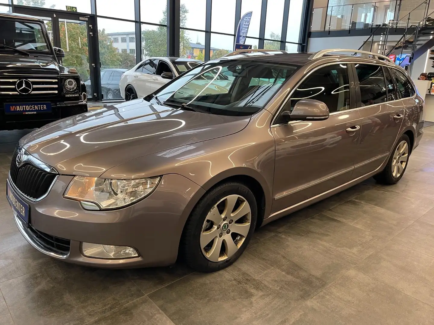 Skoda Superb Combi Ambition *Navi*Klima*PDC*TÜV* Mauve - 2