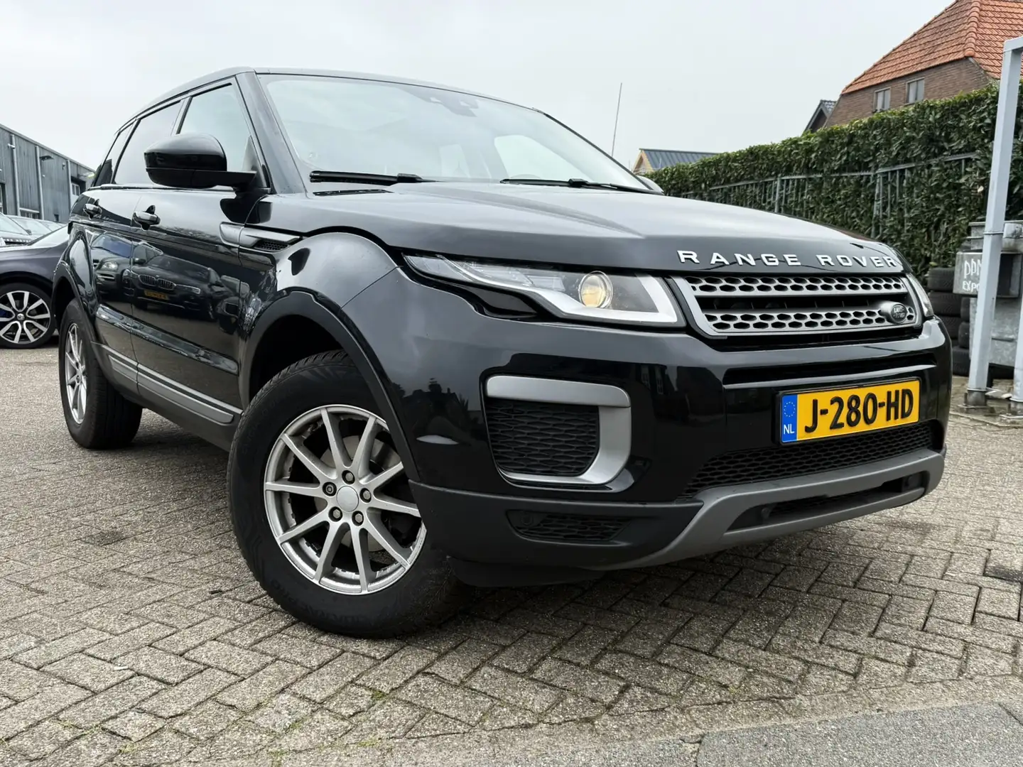 Land Rover Range Rover Evoque 2.0 eD4 HSE NAVI/CAMERA/XENON/PDC/CRUISE Zwart - 2