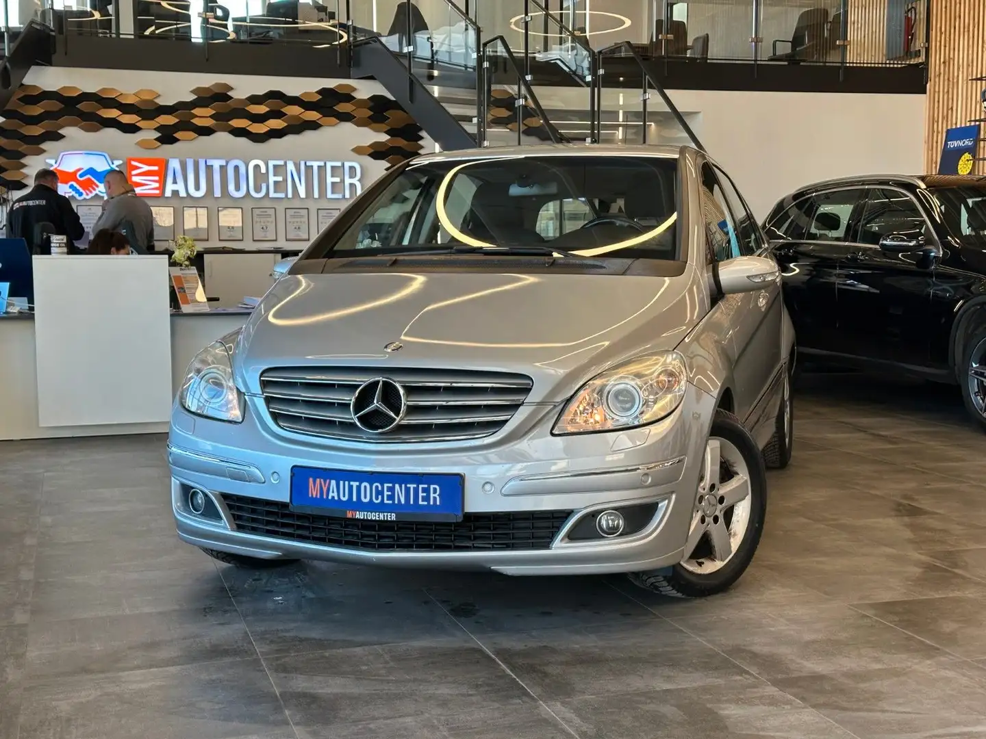 Mercedes-Benz B 200 Turbo *AHK*Klima*SHZ*Navi*PDC*Freisprech* Silber - 1