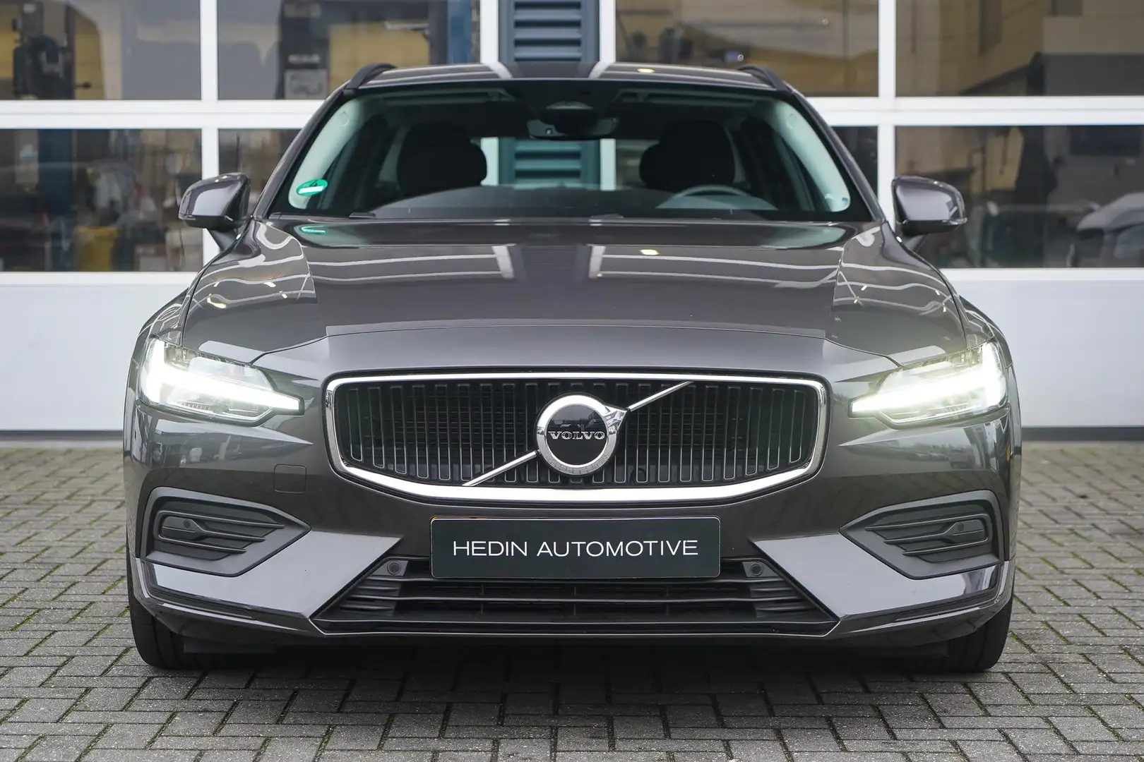 Volvo V60 2.0 B3 Core Grijs - 2