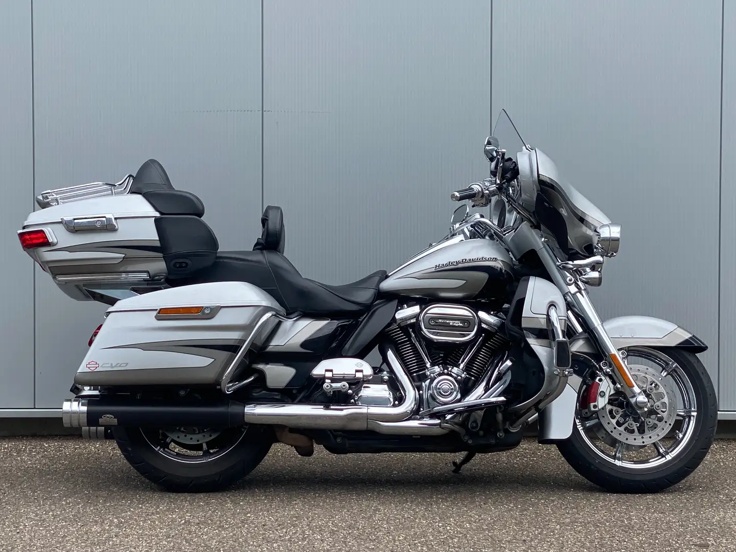 Harley-Davidson CVO Limited Ultra / DrJekill & MrHyde / 1ste eigenaar / FULL Grijs - 1