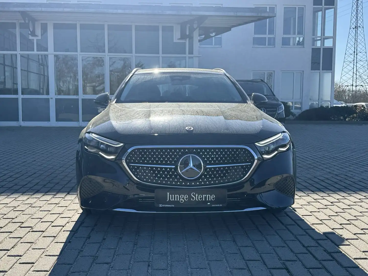 Mercedes-Benz E 220 E 220 T d Avantgarde Advanced+ AHK Pano DigiLight Schwarz - 2