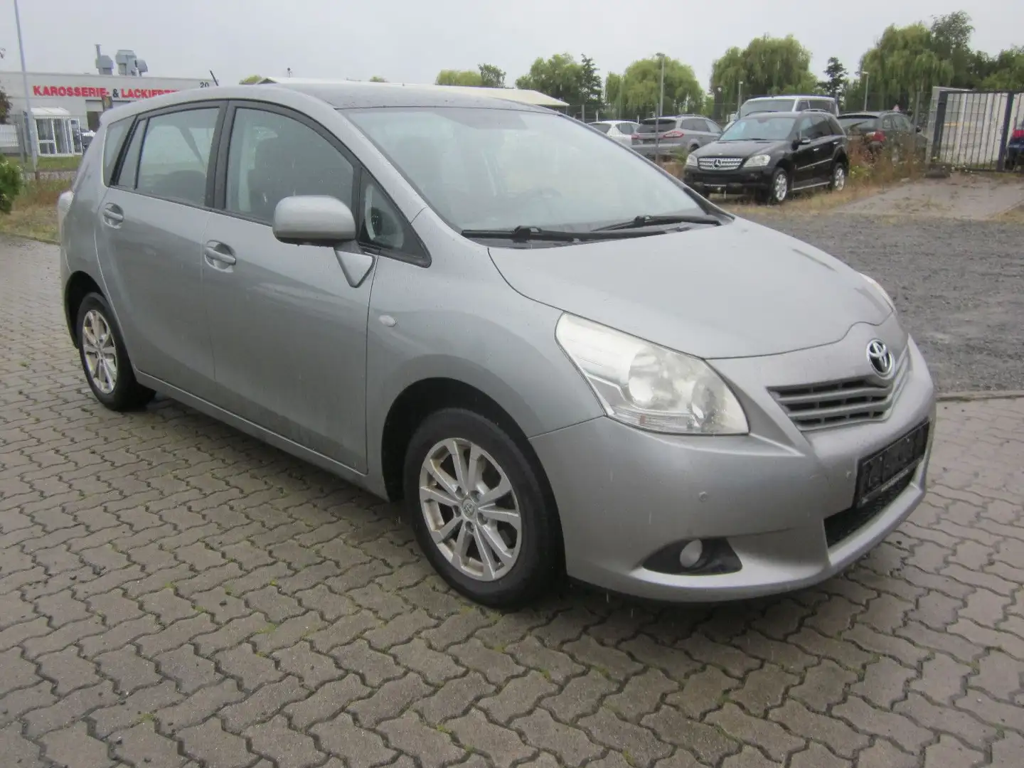 Toyota Verso Edition+7-Sitze+AHK+Dach+2xPDC Gris - 2