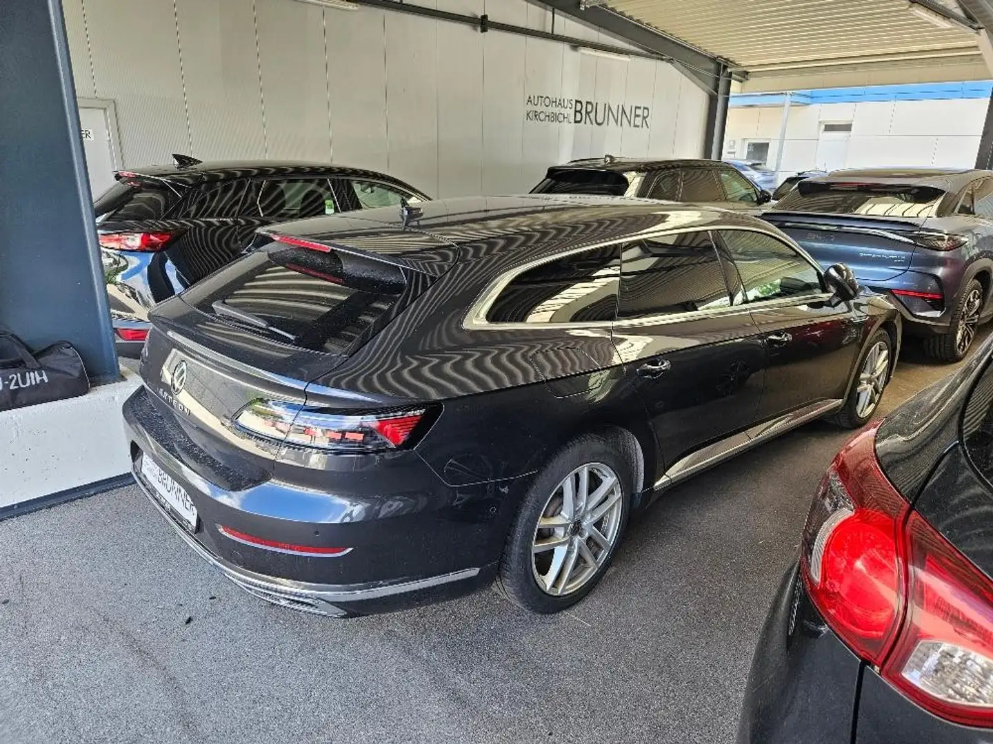 Volkswagen Arteon SB R-Line 2,0 TDI 4Motion DSG Grijs - 2