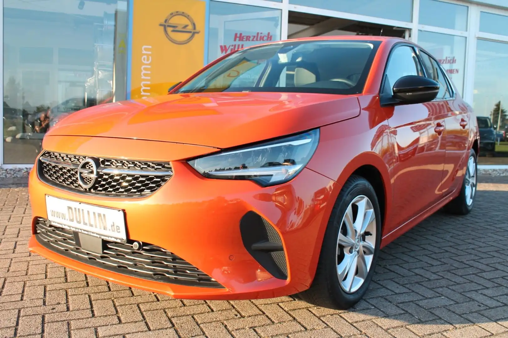 Opel Corsa F 1,2 Elegance Ganzjahresreifen Orange - 2