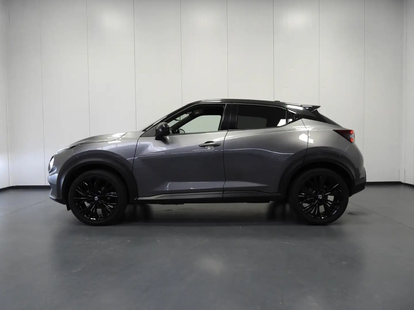 Nissan Juke 1.0 DIG-T Aut. N-Design Enigma NAVI/CAMERA/LED/19" Grijs - 2