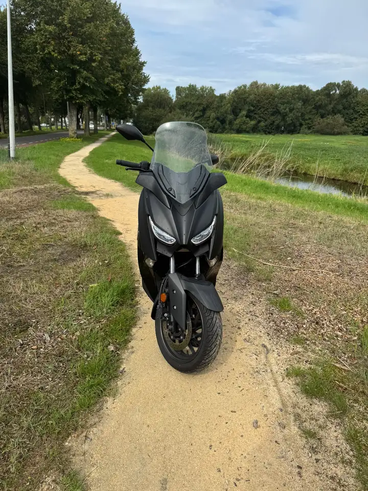 Yamaha X-Max 400