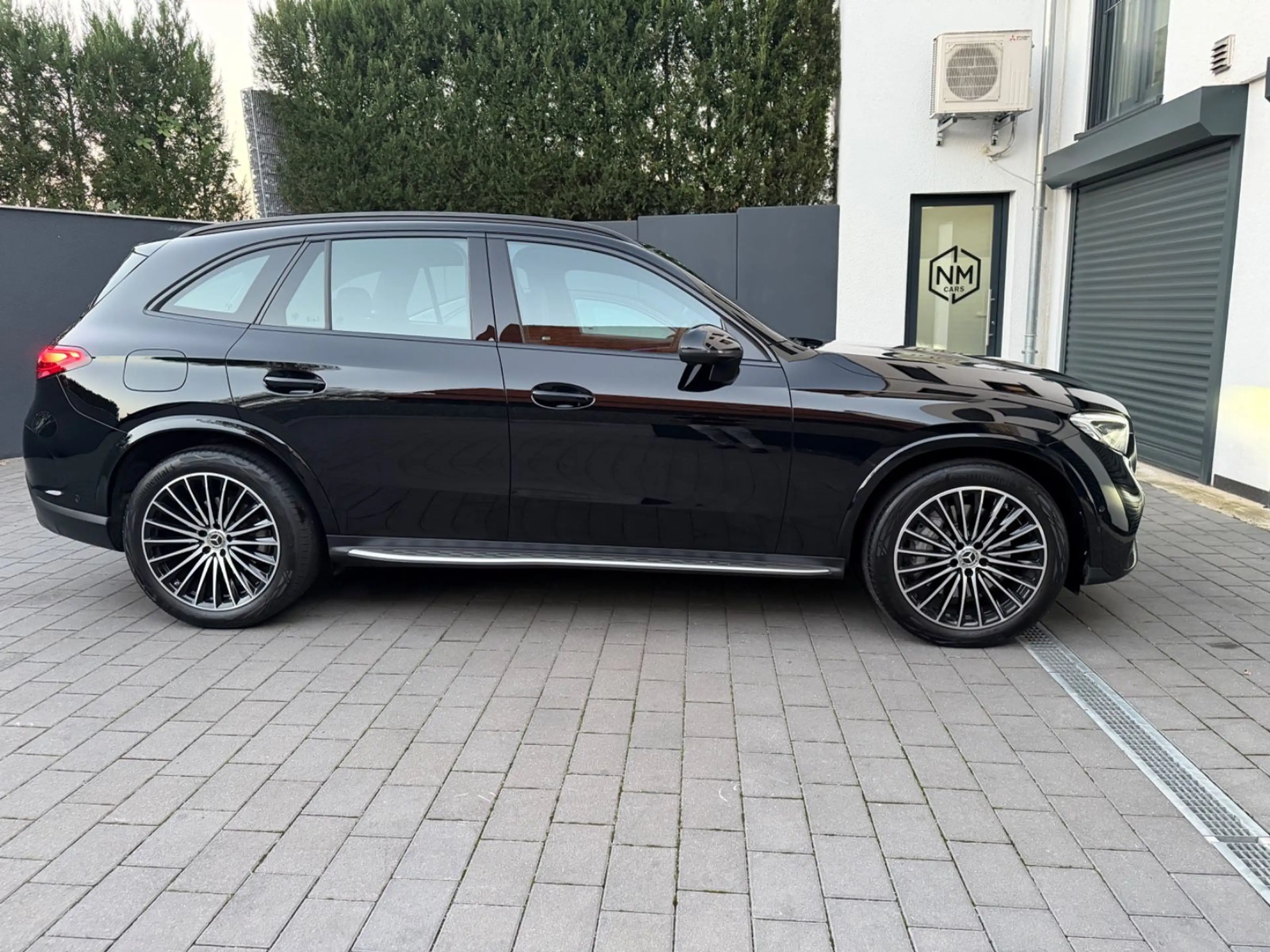 Mercedes-Benz GLC 200 4MATIC/AMG-LINE/NIGHTPAKET/PANORAMA/LED/ — photo 5