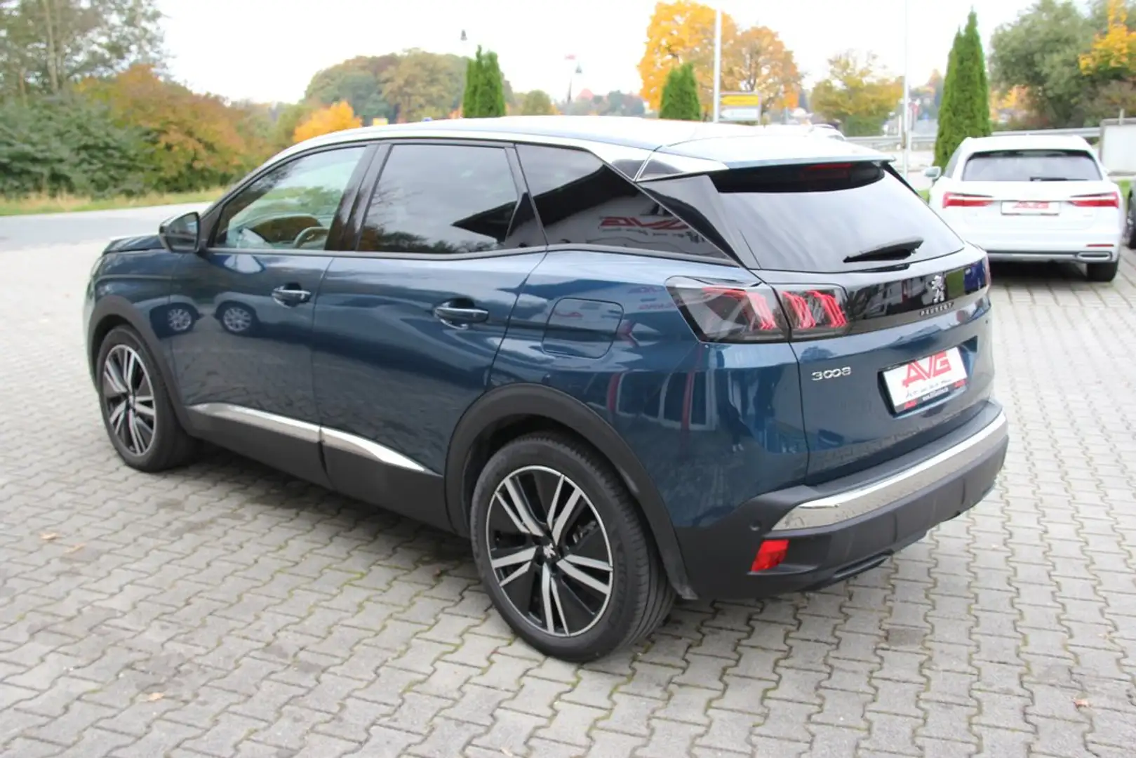 Peugeot 3008 Hybrid Allure LED NAV CAM AdaptivTemp Blau - 2