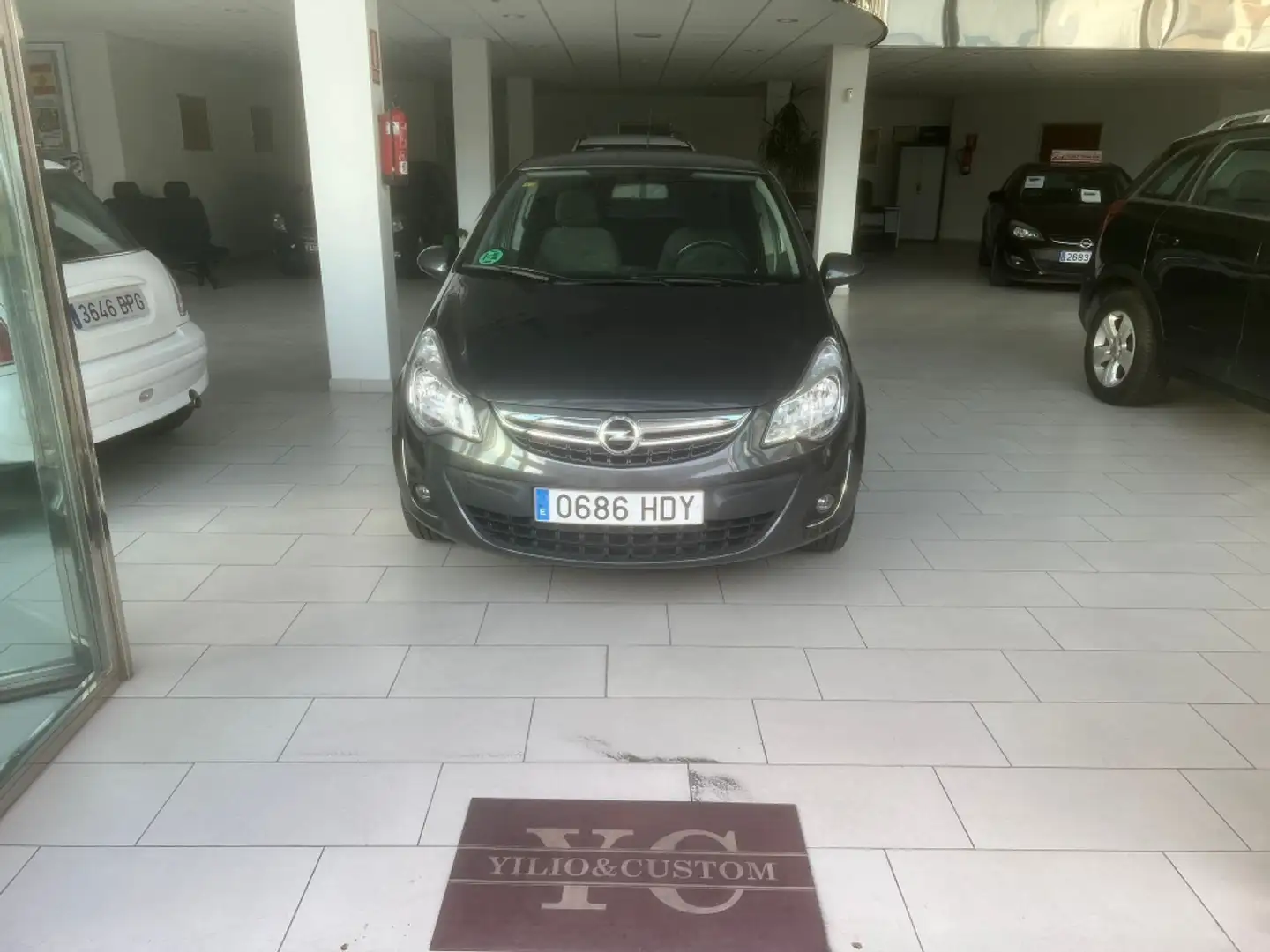 Opel Corsa 1.2 Cosmo Plateado - 2