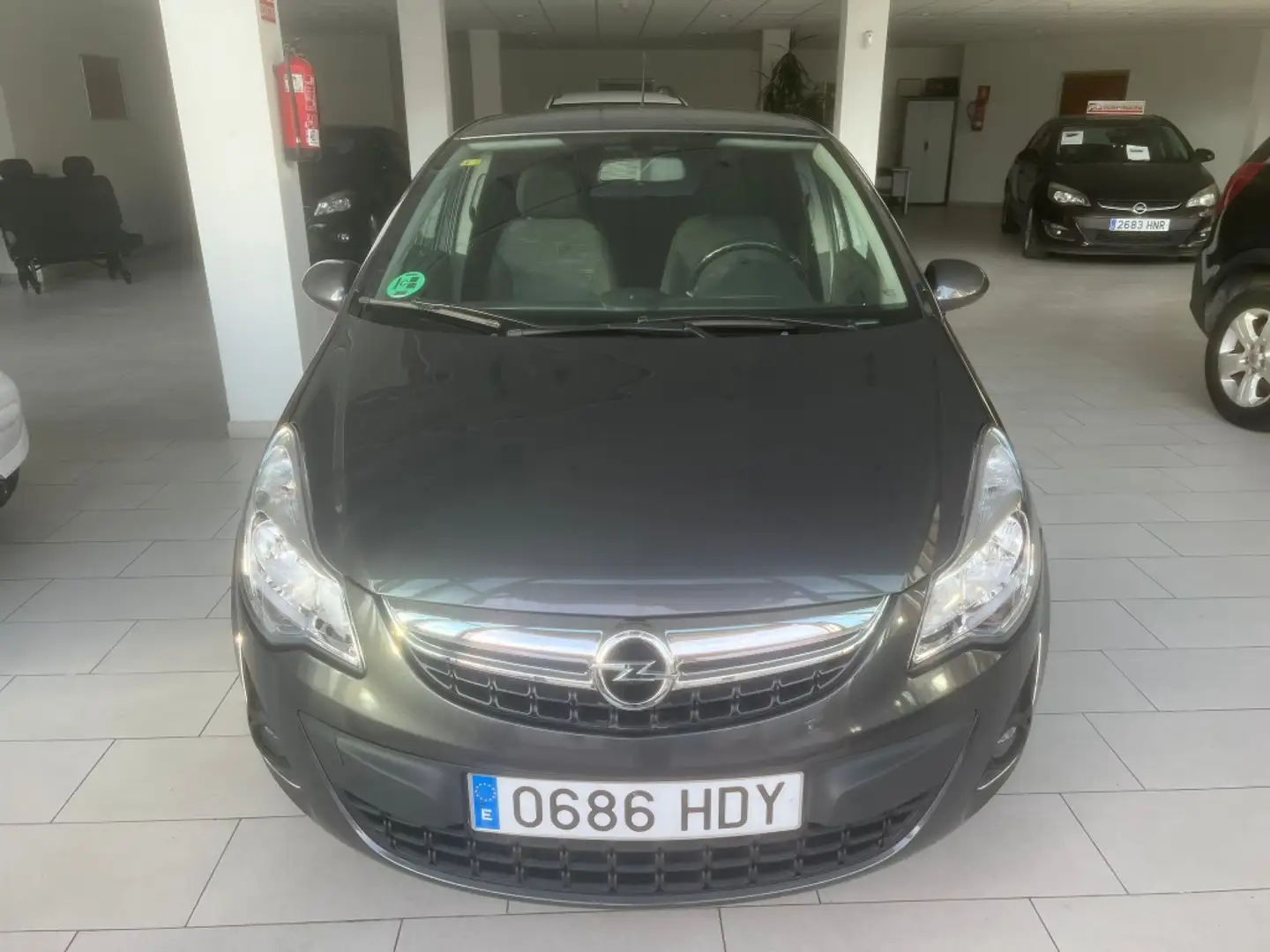 Opel Corsa 1.2 Cosmo Plateado - 1