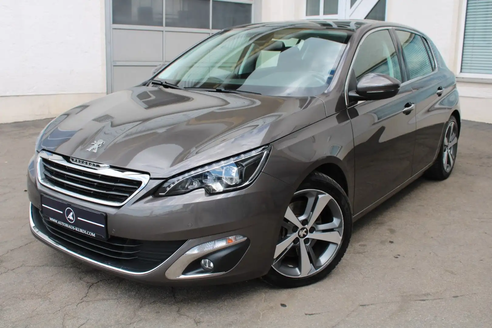 Peugeot 308 Allure 2.0 PANO*LED*KAMERA*AHK*NAVI*KEYLESS Grau - 1