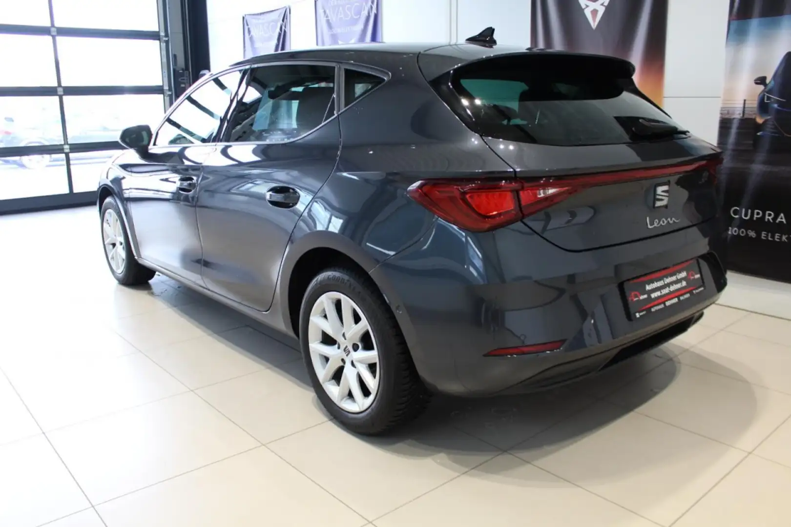SEAT Leon 1.5TSI Style LED/NAVI/PDC/KEYLESS/SHZ/USB Klima Grau - 2