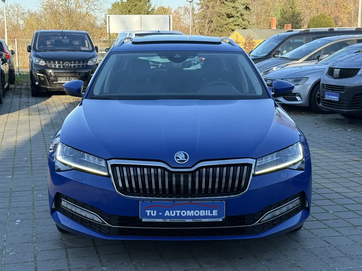 Skoda Superb 2.0 TDI DSG Premium Edition AHK-STANDH-ACC-PANO Blau - 2