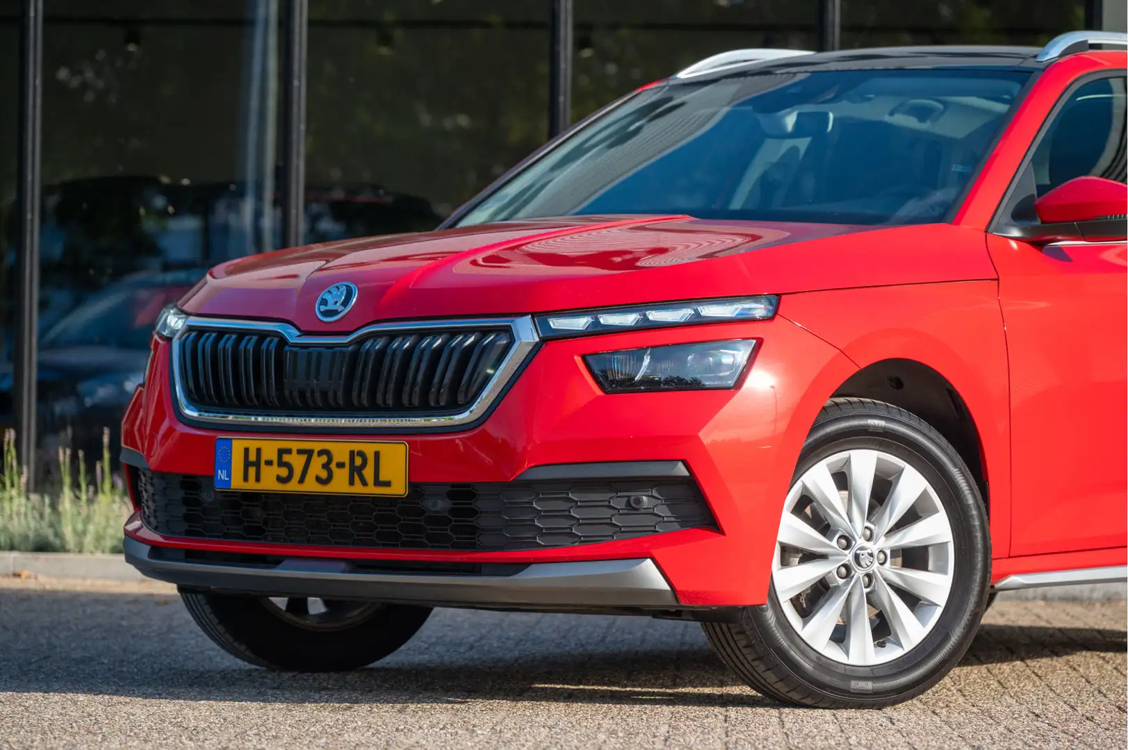 Skoda Kamiq 1.0 TSI Style DSG | Pano | Camera | Navi | Stoelve Rood - 2