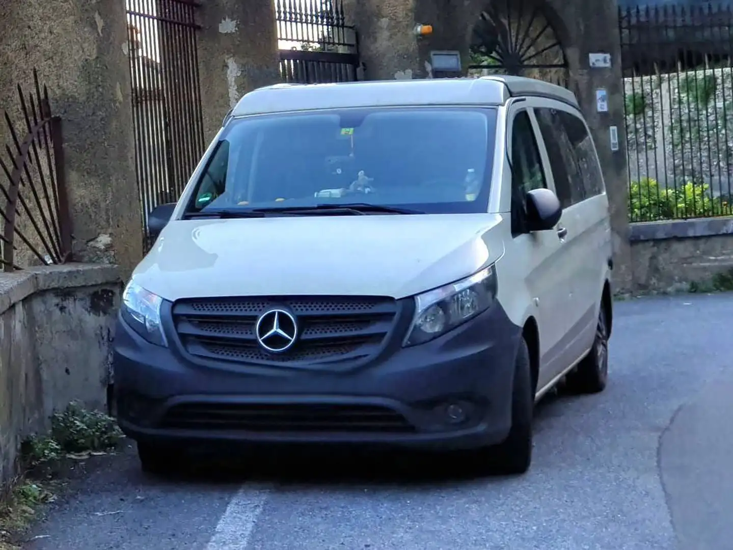 Mercedes-Benz Vito CAMPER Vito 116 CDI (BlueTEC) Tourer Lang Aut BASE Grau - 1