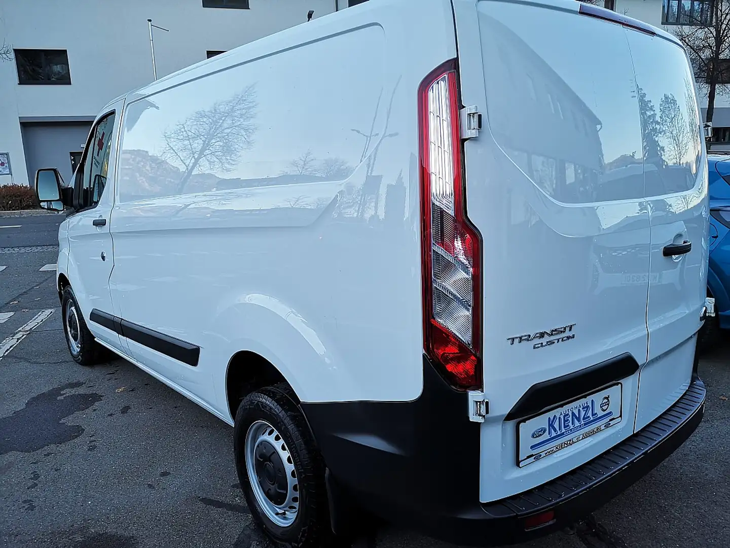 Ford Transit Custom Kasten 2,0 L1H1 260 Weiß - 2