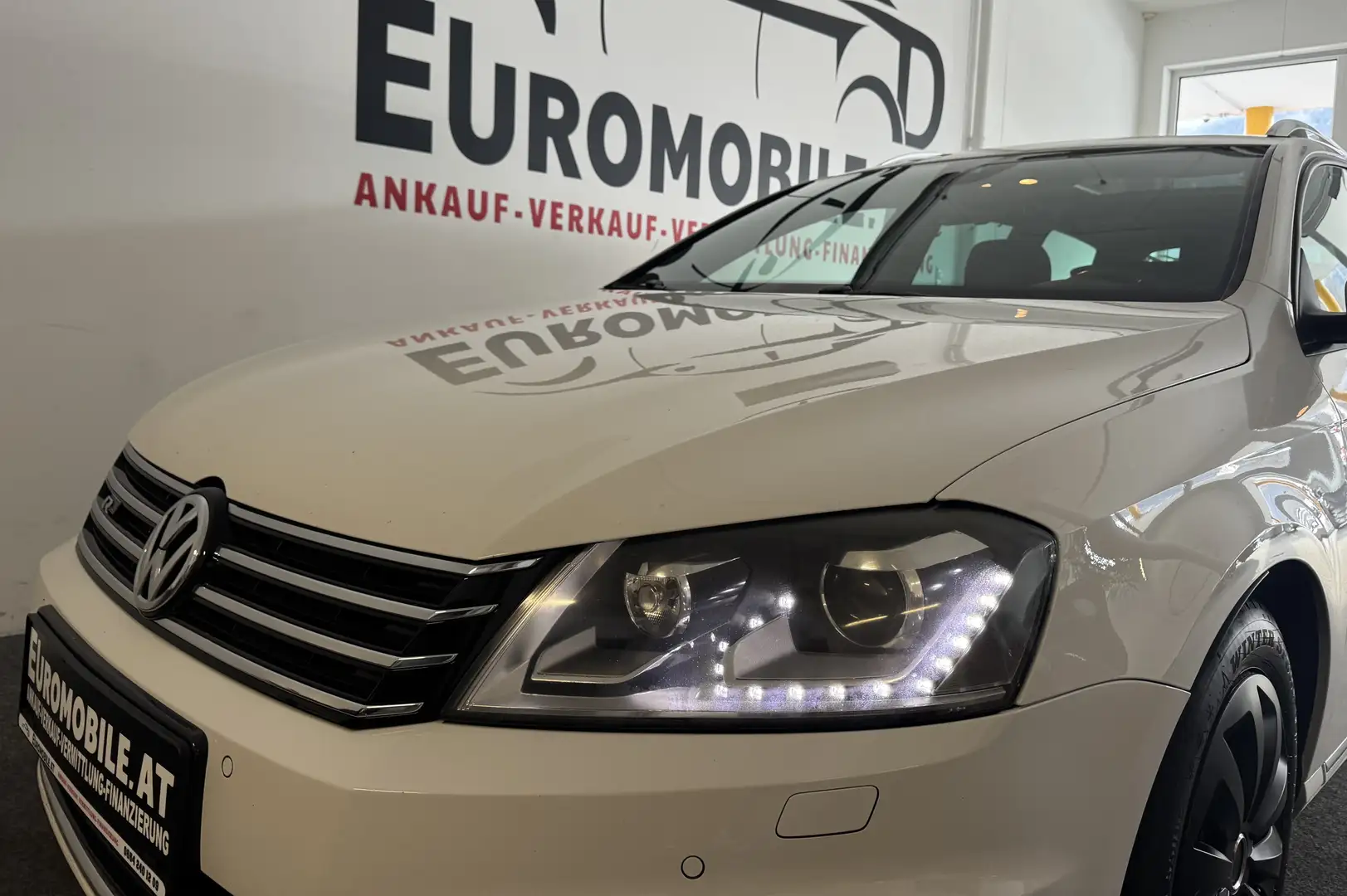 Volkswagen Passat Variant R-Line BlueMotion 4Motion PANO*18ZOLL*PICKERL NEU* Weiß - 2