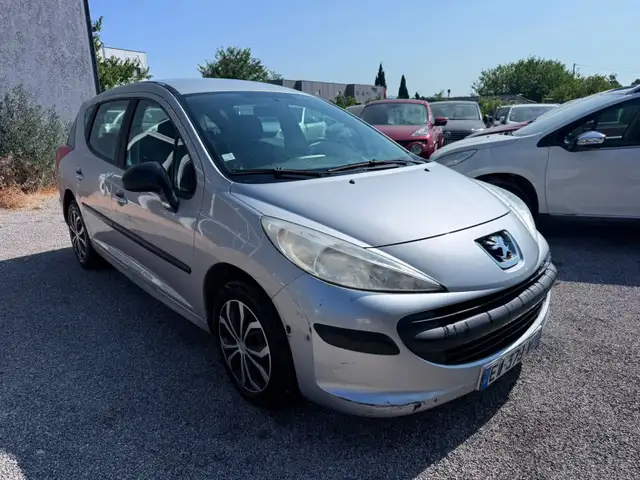 Peugeot 207 view 6