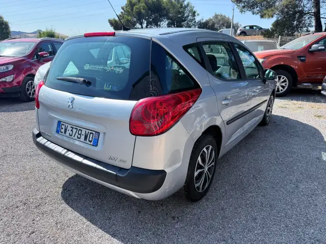 Peugeot 207 view 5