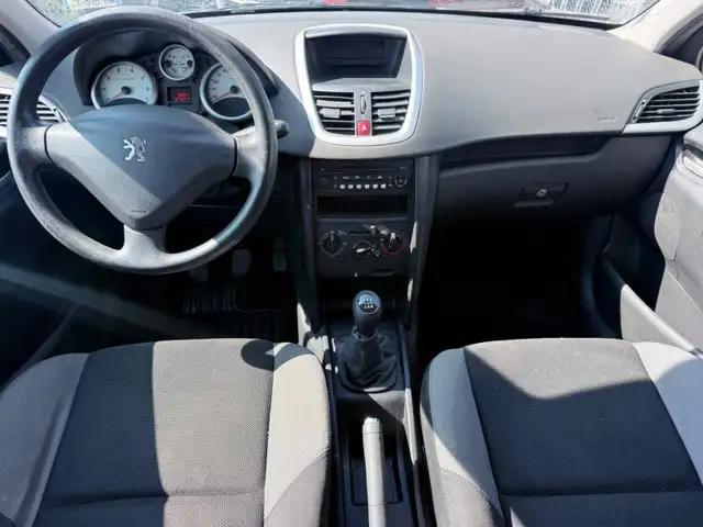 Peugeot 207 view 7