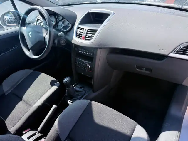 Peugeot 207 view 14