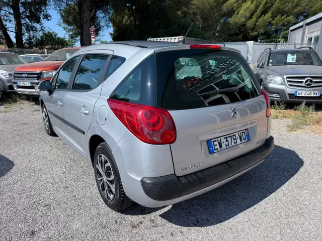Peugeot 207 view 3