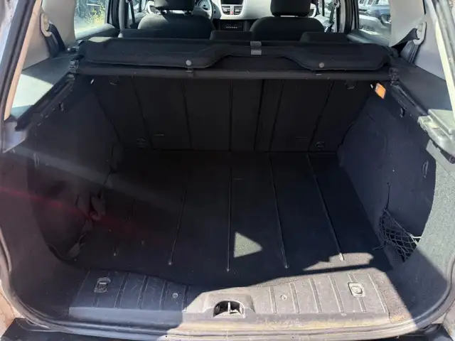 Peugeot 207 view 11