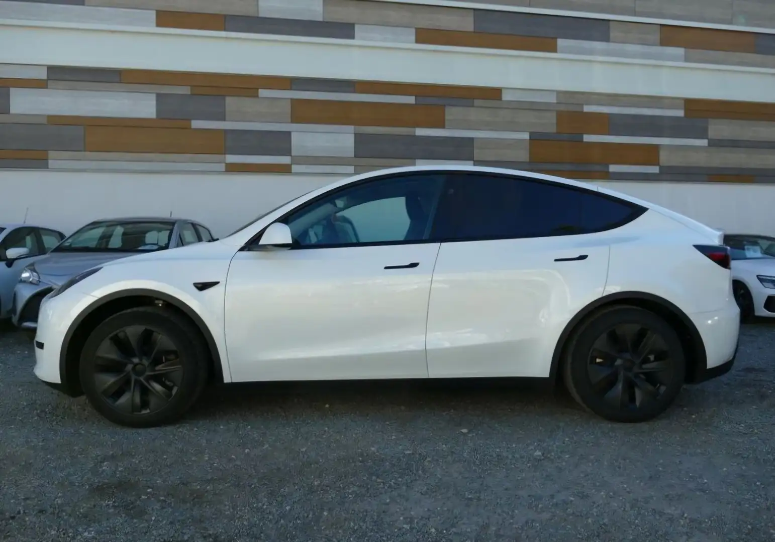 Tesla Model Y - 2