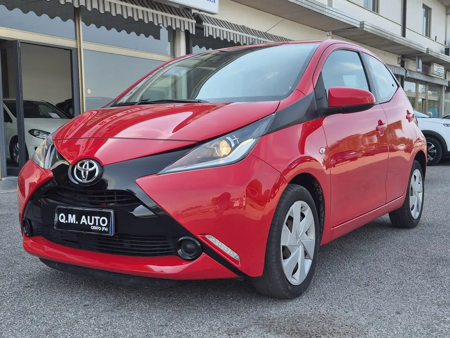 Toyota Aygo 1.0 VVT-i x-play TSS Rouge - 1