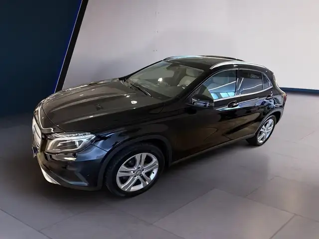 Mercedes-Benz Gla view 25