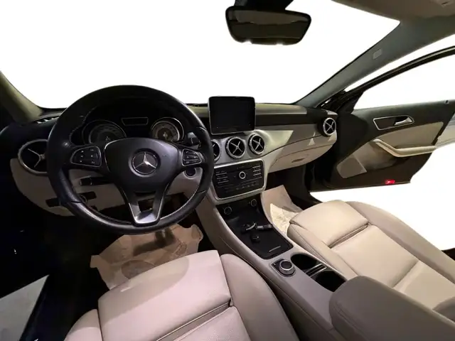 Mercedes-Benz Gla view 6