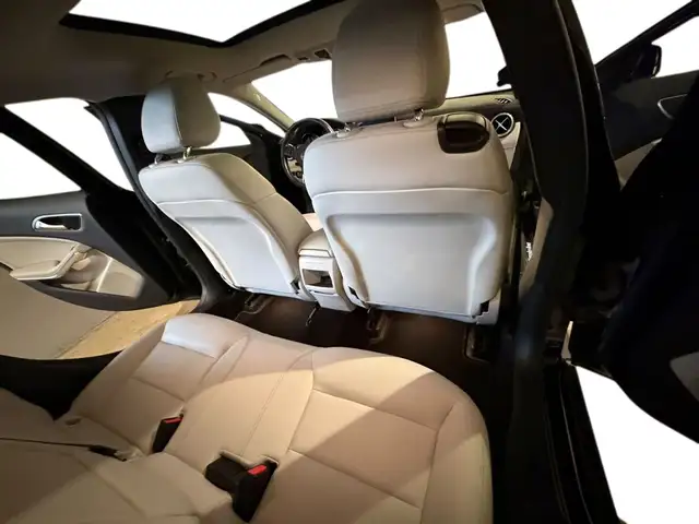 Mercedes-Benz Gla view 16