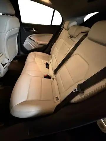 Mercedes-Benz Gla view 11